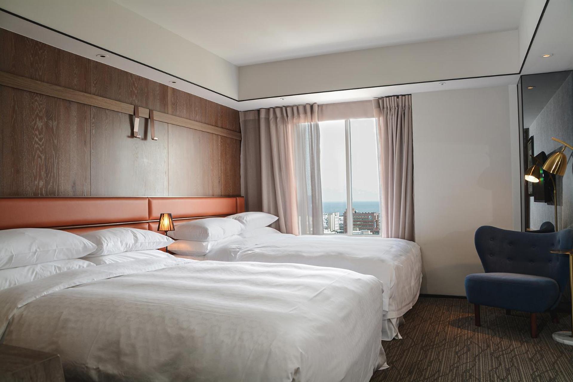 Sheraton Taitung Hotel Buitenkant foto A room at the hotel