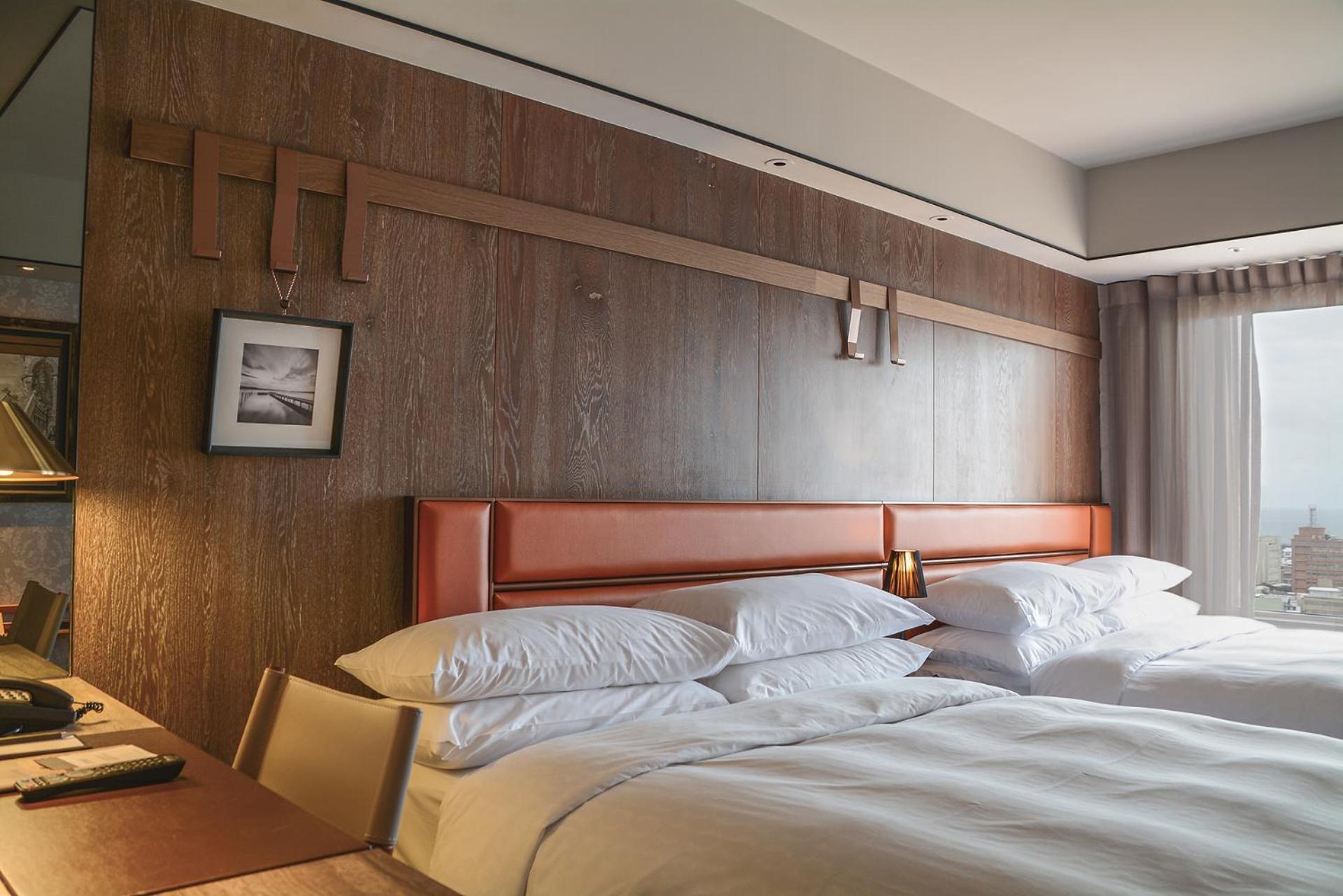 Sheraton Taitung Hotel Buitenkant foto A guest room at the hotel
