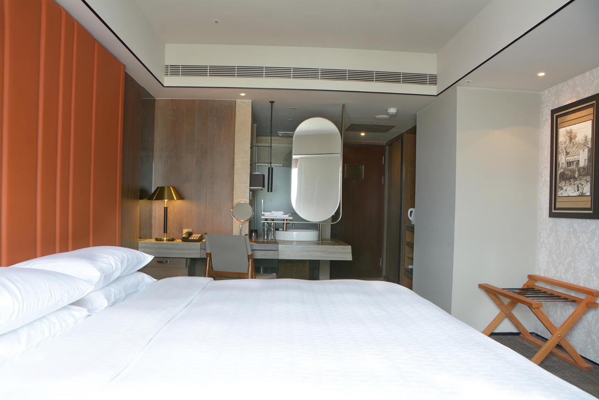 Sheraton Taitung Hotel Buitenkant foto A room at the hotel