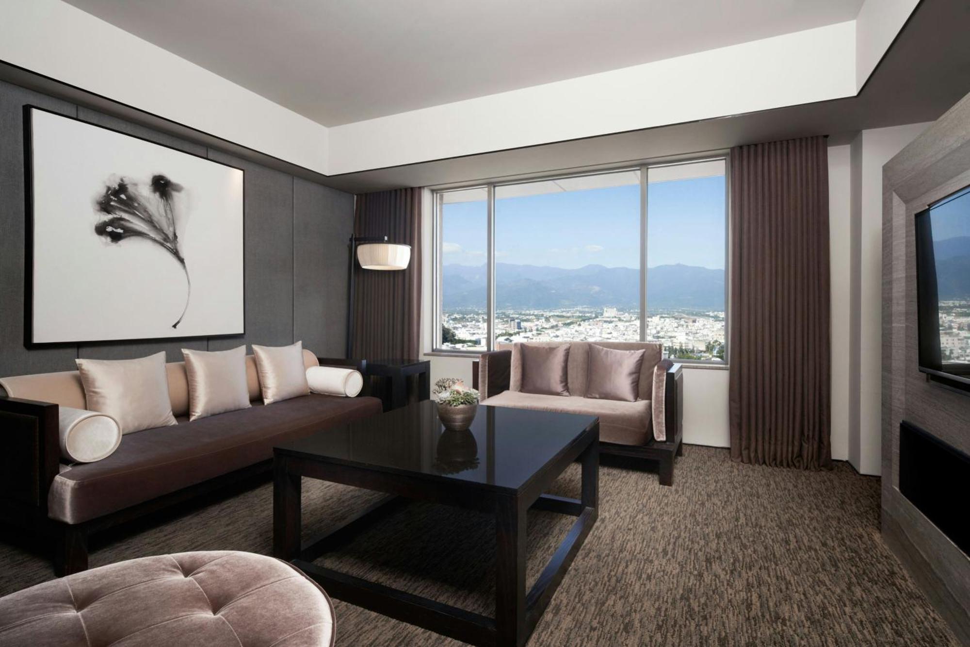 Sheraton Taitung Hotel Buitenkant foto A suite at the MGM Grand