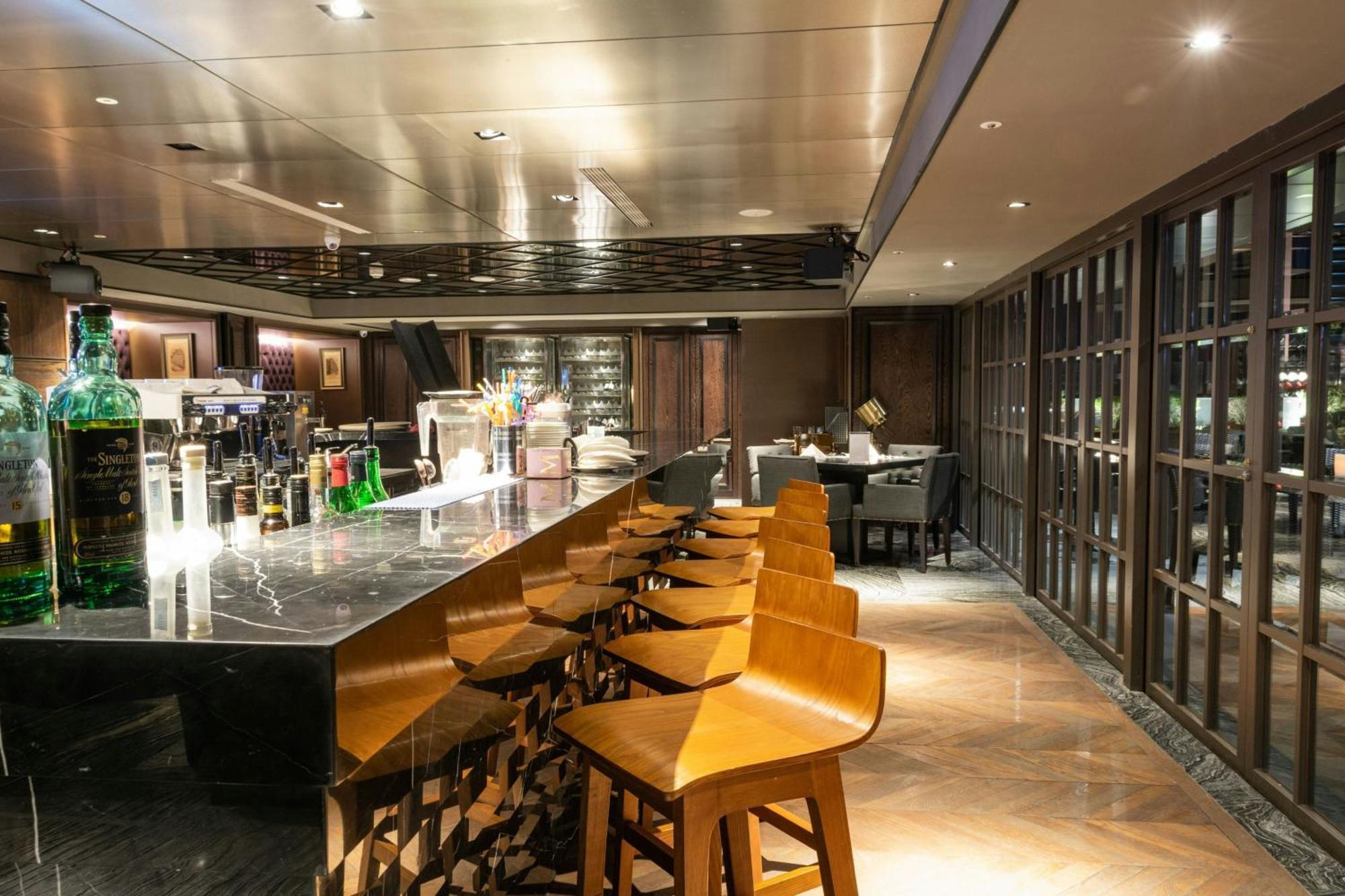Sheraton Taitung Hotel Buitenkant foto The bar at the lounge