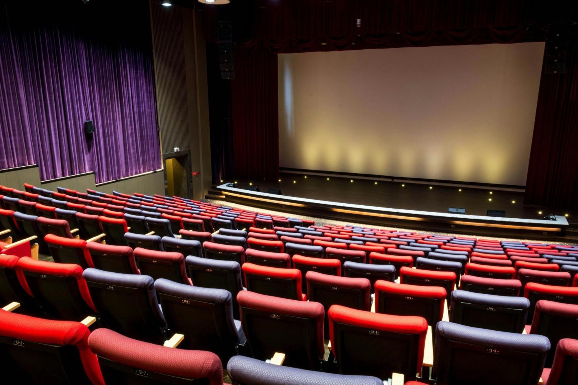 Sheraton Taitung Hotel Buitenkant foto The interior of the 2007-built theater