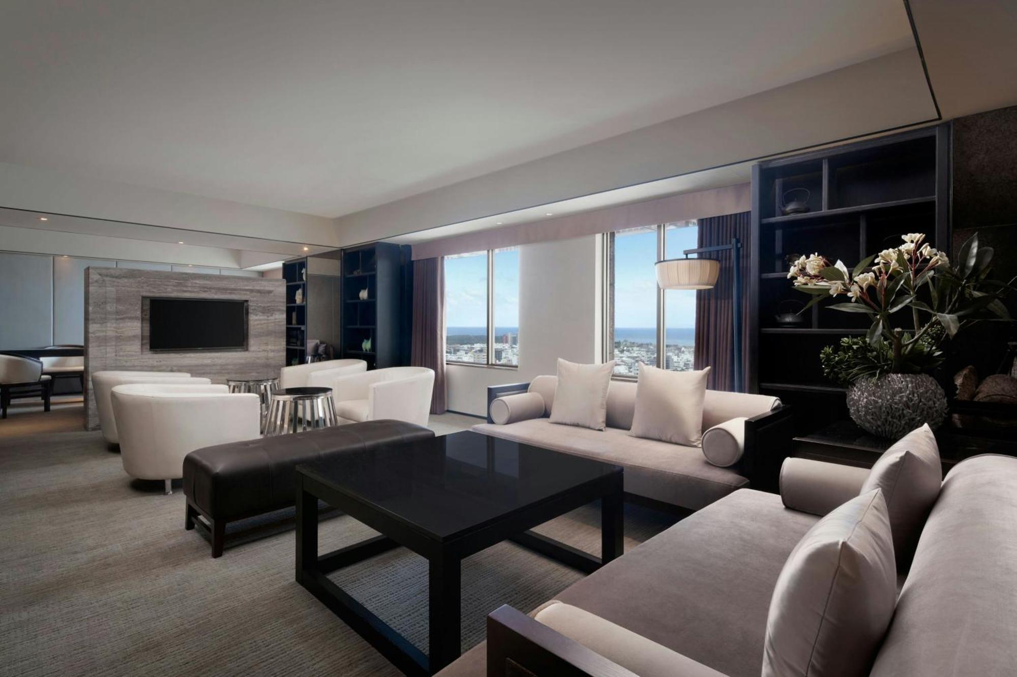 Sheraton Taitung Hotel Buitenkant foto A living room in a suite at the Ritz-Carlton, Dubai