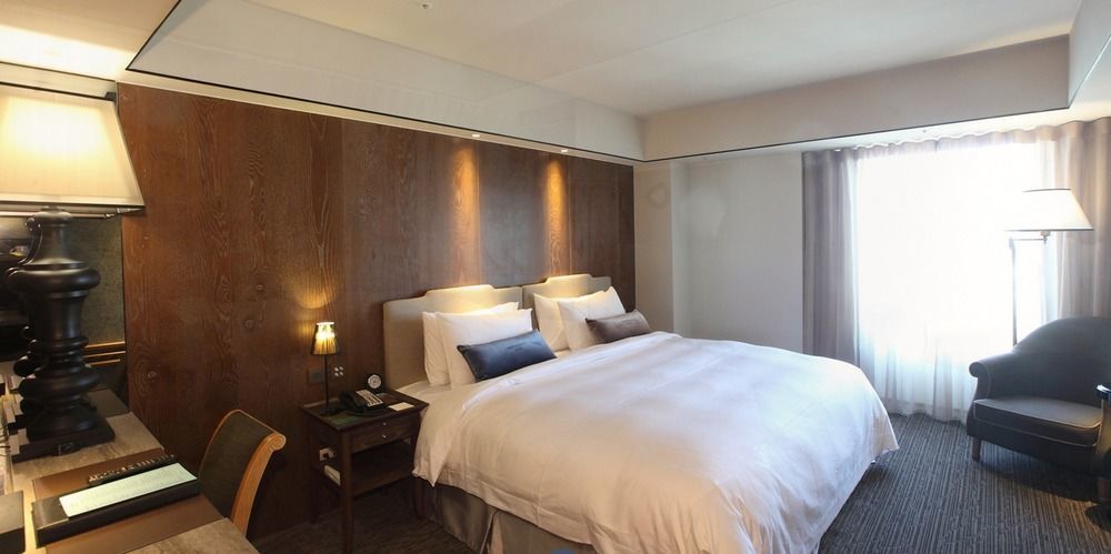 Sheraton Taitung Hotel Buitenkant foto A bedroom at the hotel