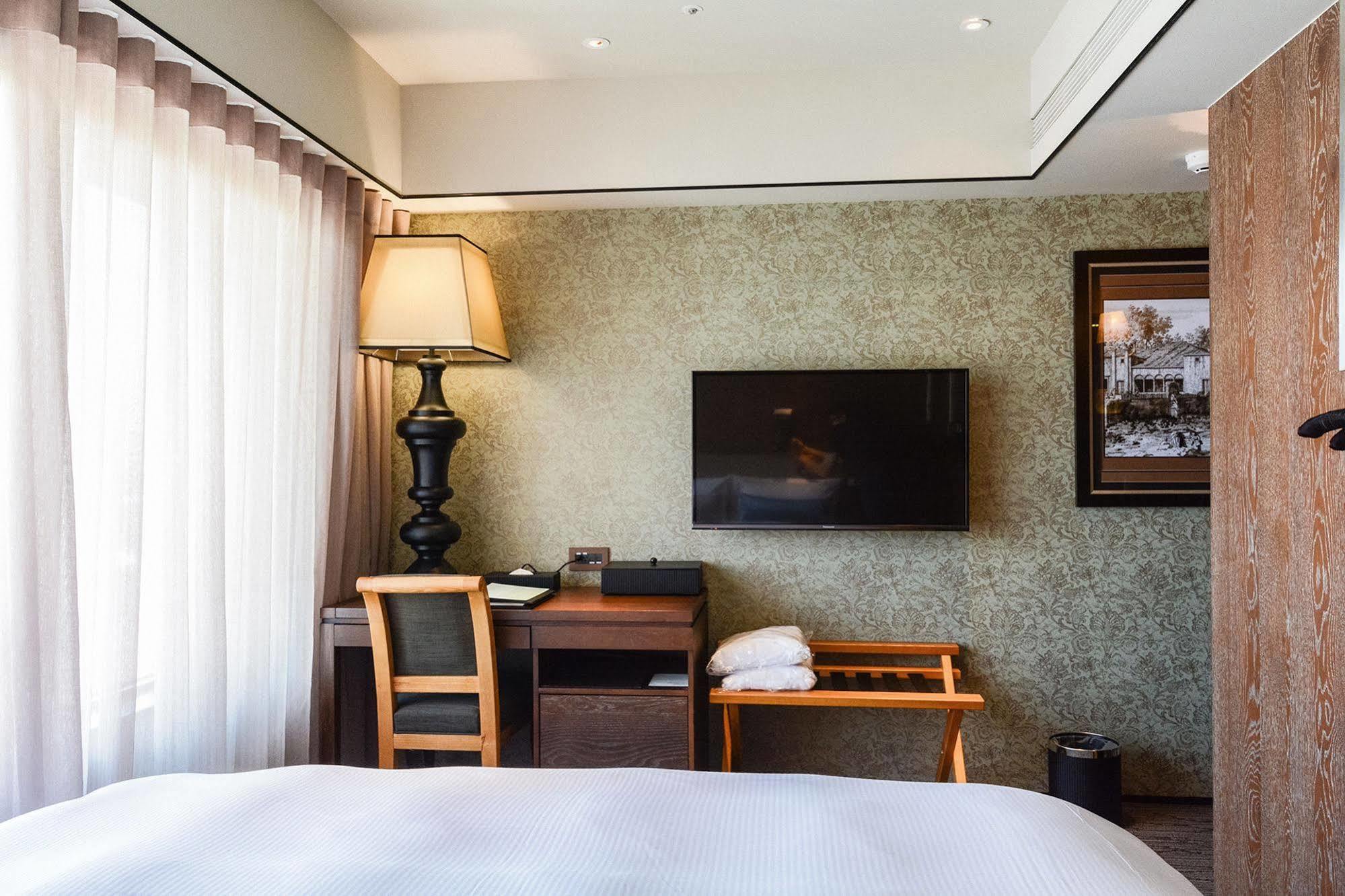 Sheraton Taitung Hotel Buitenkant foto A room at the hotel
